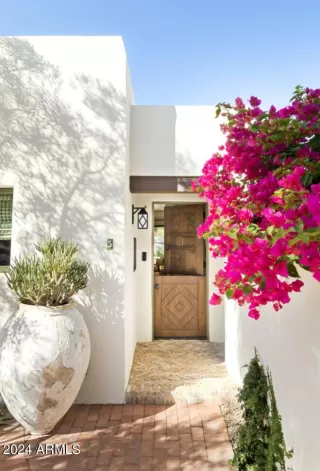 Photo #2: 6652197 Listing