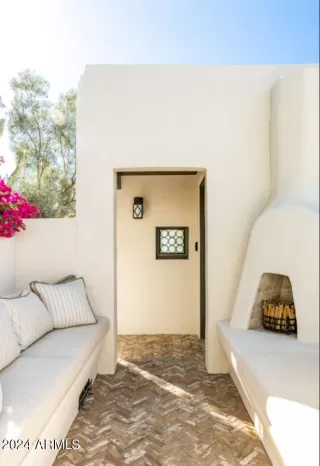 Photo #4: 6652197 Listing