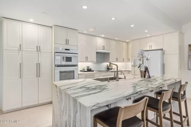 MLS: 6652446 Condo For Sale