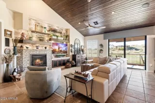 Photo #3: 6652705 Listing