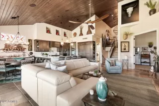 Photo #5: 6652705 Listing