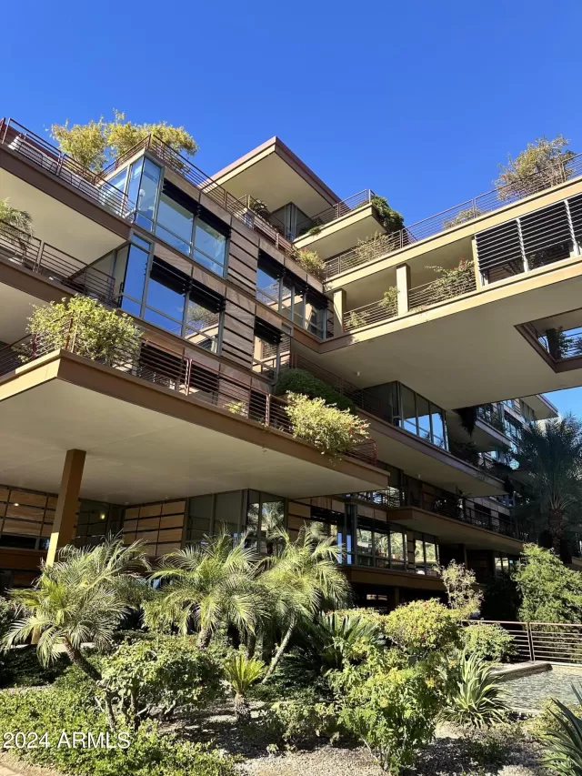 MLS: 6653246 Condo For Sale