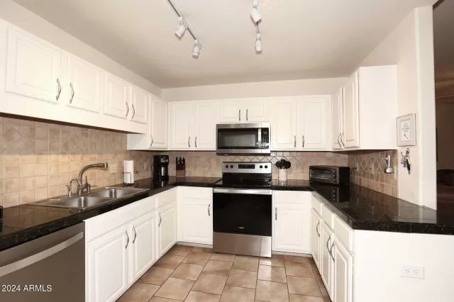 MLS: 6653308 Condo For Sale