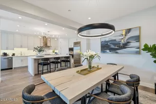 Photo #5: 6653404 Listing