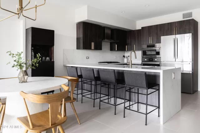 MLS: 6653572 Condo For Sale