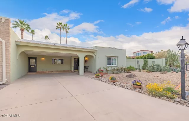 MLS: 6653778 Condo For Sale