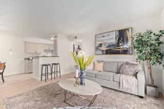 Photo #6: 6653868 Listing