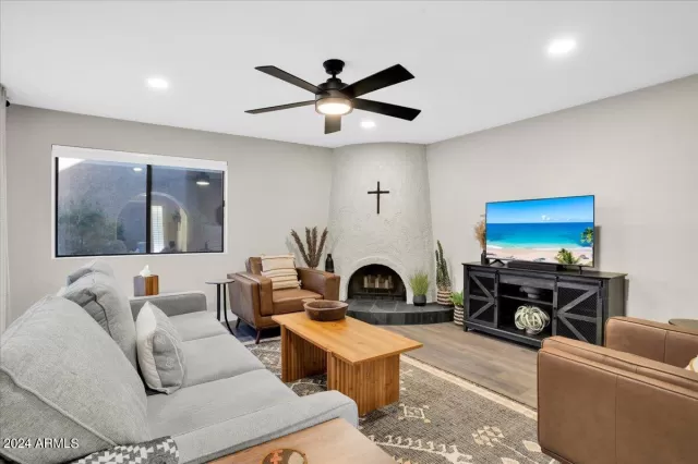 MLS: 6653971 Condo For Sale