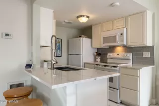 Photo #3: 6654137 Listing
