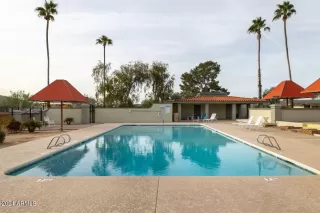 Photo #5: 6654137 Listing
