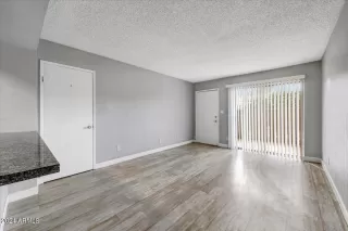 Photo #4: 6654593 Listing