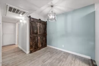 Photo #5: 6654593 Listing