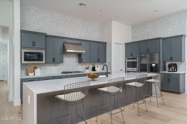MLS: 6655426 Condo For Sale