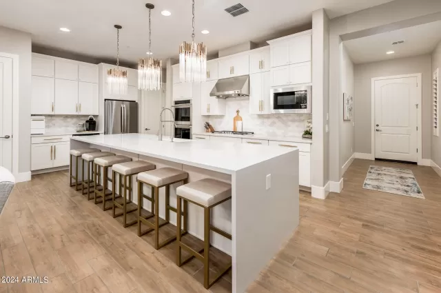 MLS: 6655562 Condo For Sale