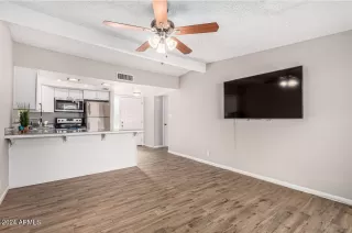 Photo #4: 6656143 Listing