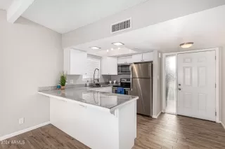 Photo #5: 6656143 Listing
