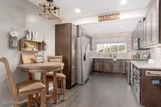 Photo #5: 6656259 Listing