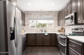 Photo #6: 6656259 Listing