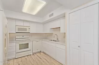 Photo #6: 6656607 Listing 
