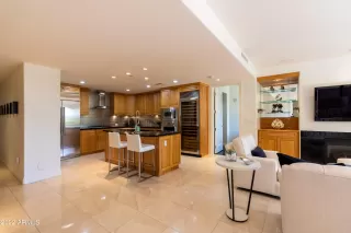 Photo #6: 6657089 Listing