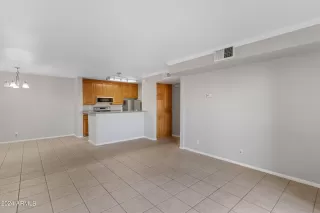 Photo #4: 6657137 Listing