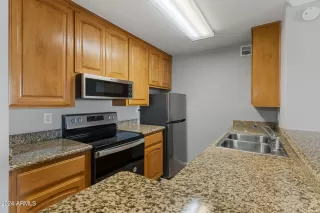 Photo #5: 6657137 Listing