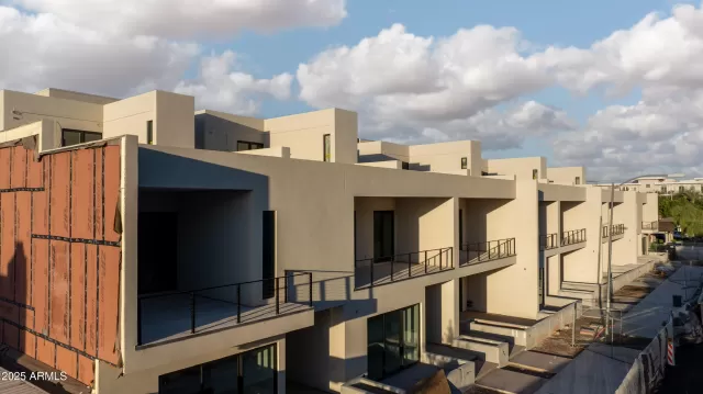 MLS: 6657702 Condo For Sale