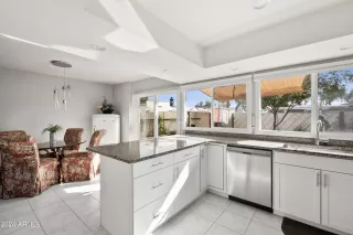 Photo #5: 6657784 Listing