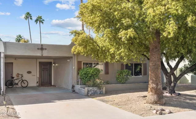 MLS: 6657872 Condo For Sale