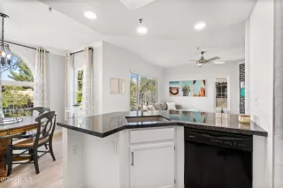 Photo #5: 6658116 Listing