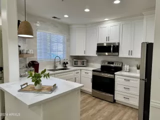 Photo #6: 6658269 Listing 