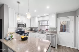 Photo #5: 6658277 Listing