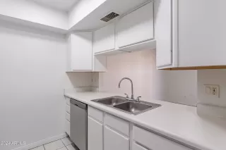 Photo #5: 6658430 Listing 