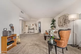 Photo #6: 6658602 Listing 