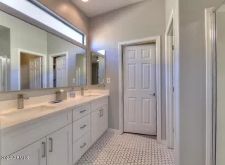 Photo #6: 6658722 Listing