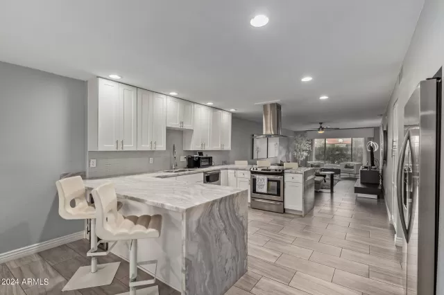 MLS: 6658724 Condo For Sale