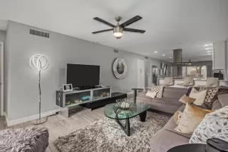 Photo #5: 6658724 Listing