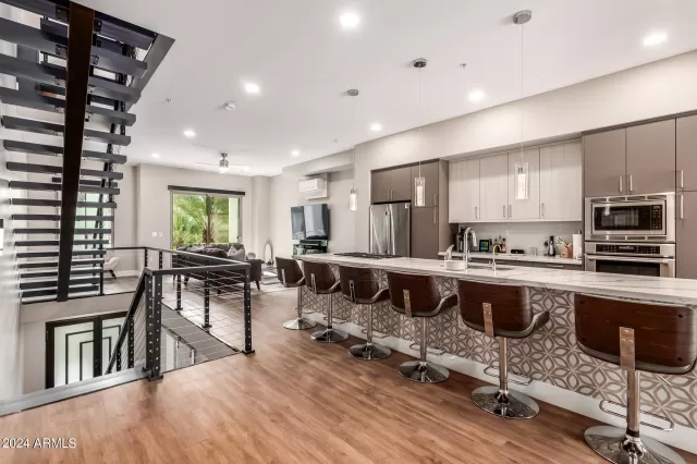 MLS: 6658758 Condo For Sale