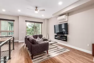 Photo #4: 6658758 Listing