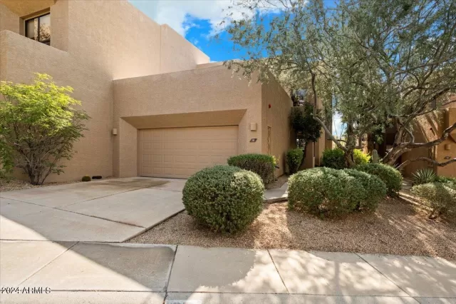 MLS: 6658886 Condo For Sale