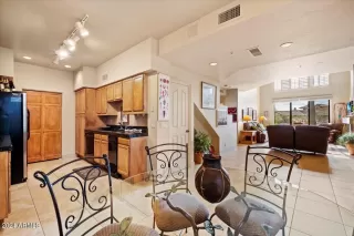 Photo #5: 6658886 Listing