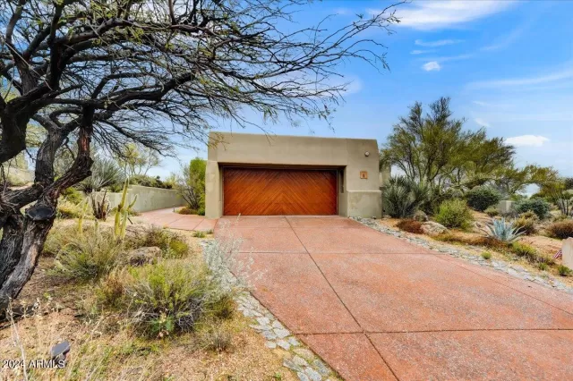 MLS: 6658970 Condo For Sale