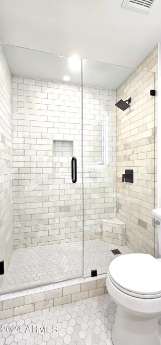 Photo #3: 6659335 Listing