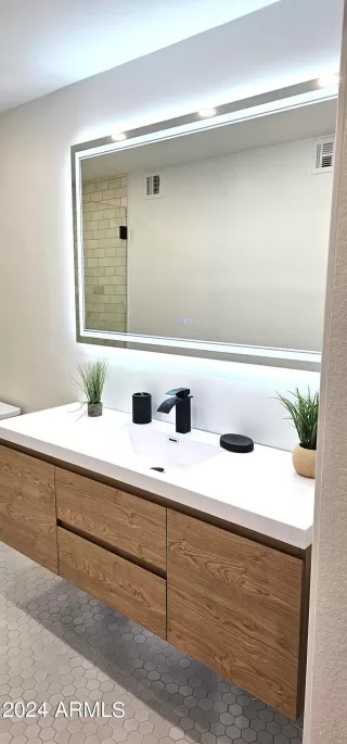 Photo #5: 6659335 Listing