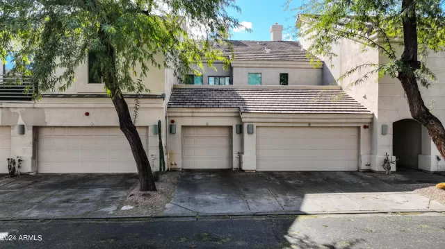 MLS: 6659362 Condo For Sale