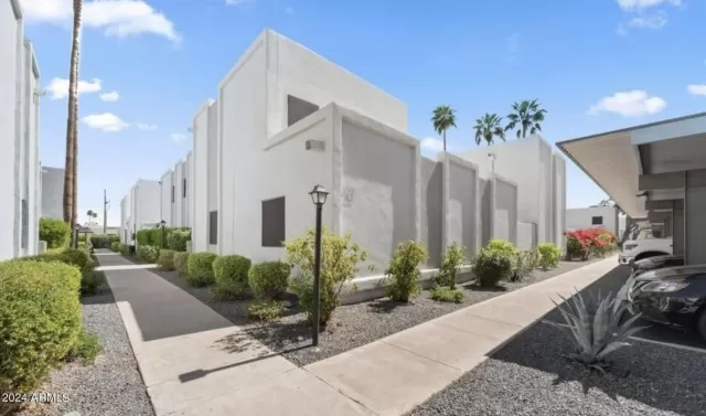 MLS: 6659425 Condo For Sale