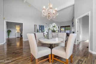 Photo #5: 6659525 Listing