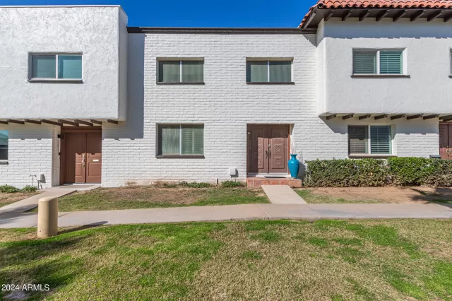 MLS: 6659568 Condo For Sale