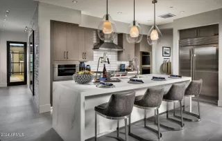 Photo #3: 6659637 Listing