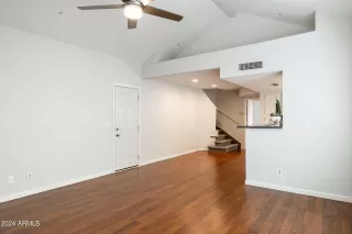 Photo #5: 6660870 Listing